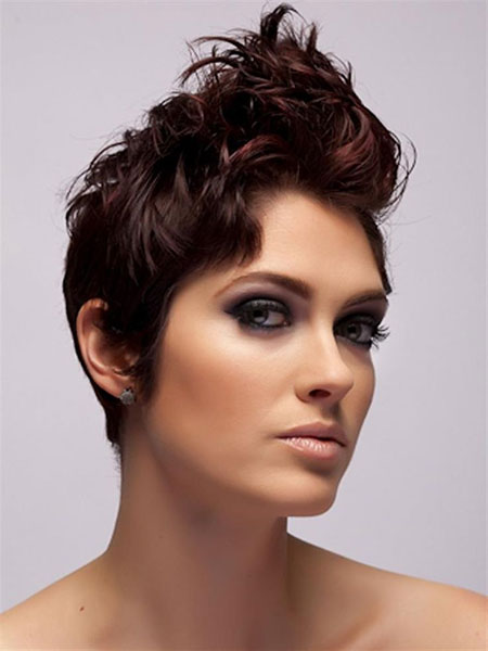Classy Short Haircuts for Thick Hair -5